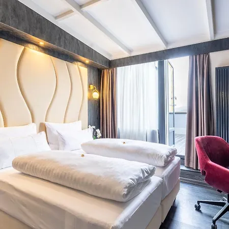 Plaza Hotell 3*