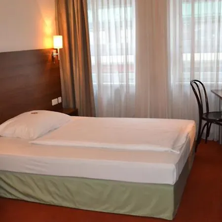Plaza Hotel 3*