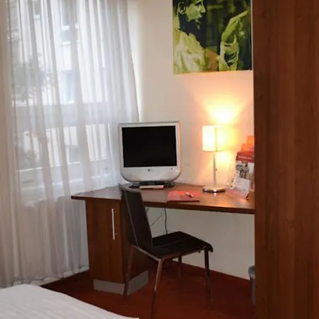 Plaza Hotel 3*